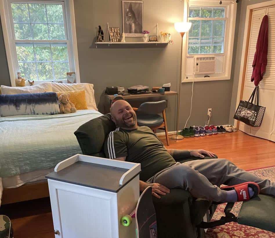 Dustin Lynch relaxes in his bedroom. 
